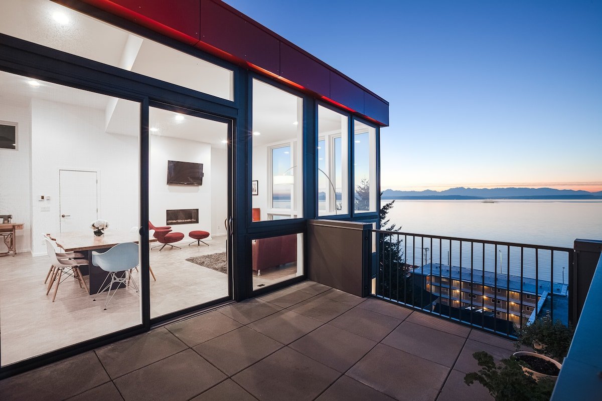 Seattle Beach House w/ Ocean & Olympic Mtn Views gallery image 4