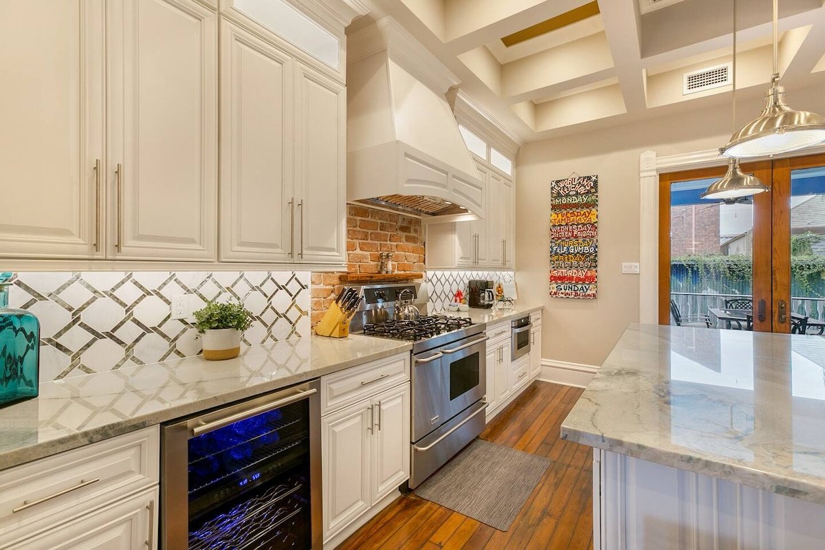 Luxury 5BR Historic New Orleans Home| Free Parking gallery image 4