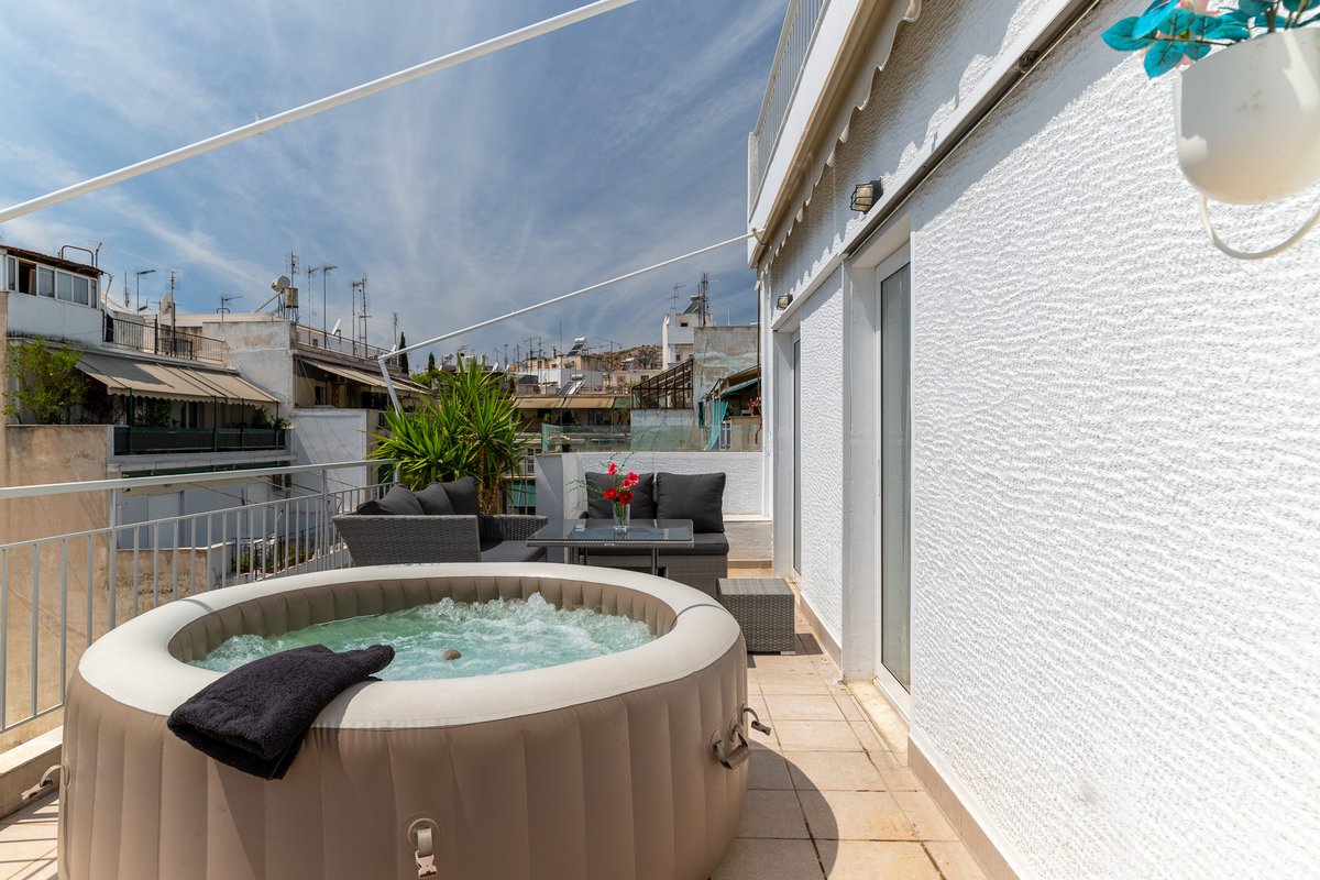 3BDR Penthouse -w/huge Balcony & hot tub-Jacuzzi