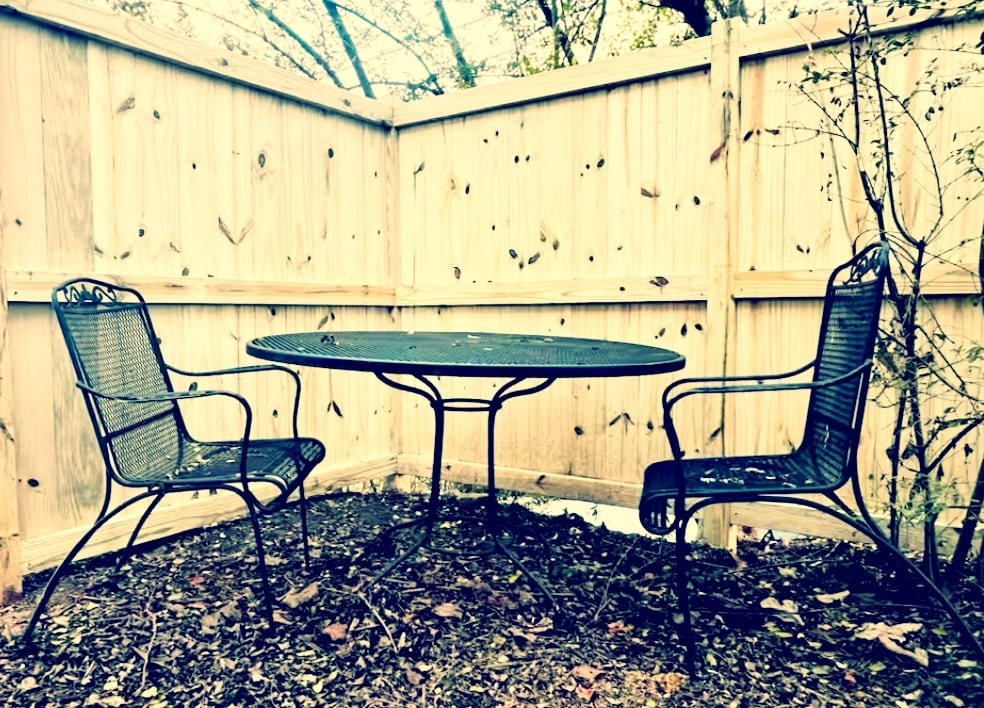 Historic duplex: King beds, walk downtown +parking gallery image 5