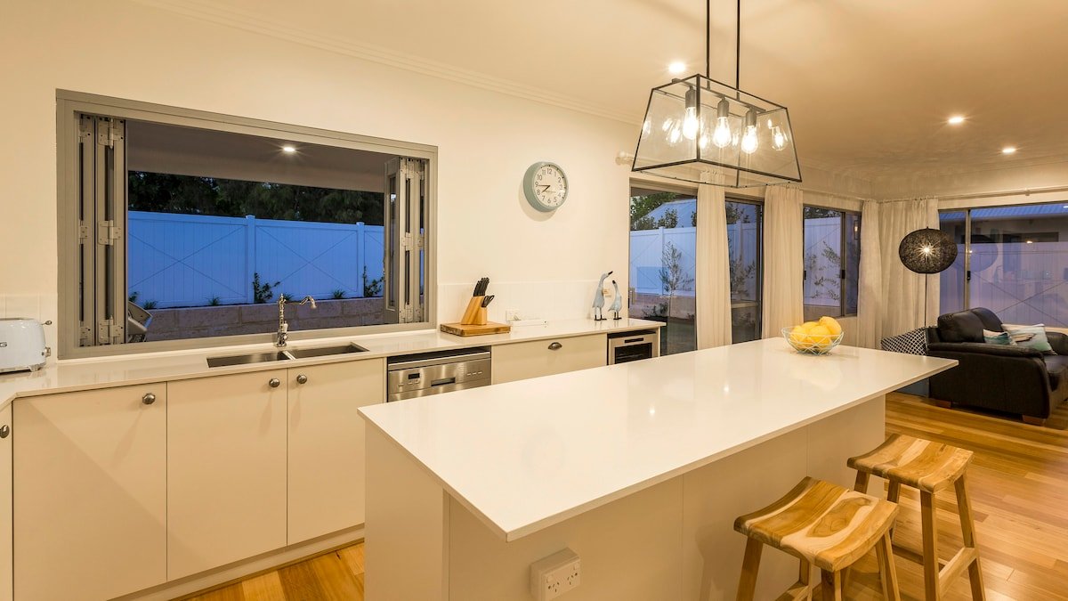 Little Hamptons—Beachside Retreat near Town Centre gallery image 3