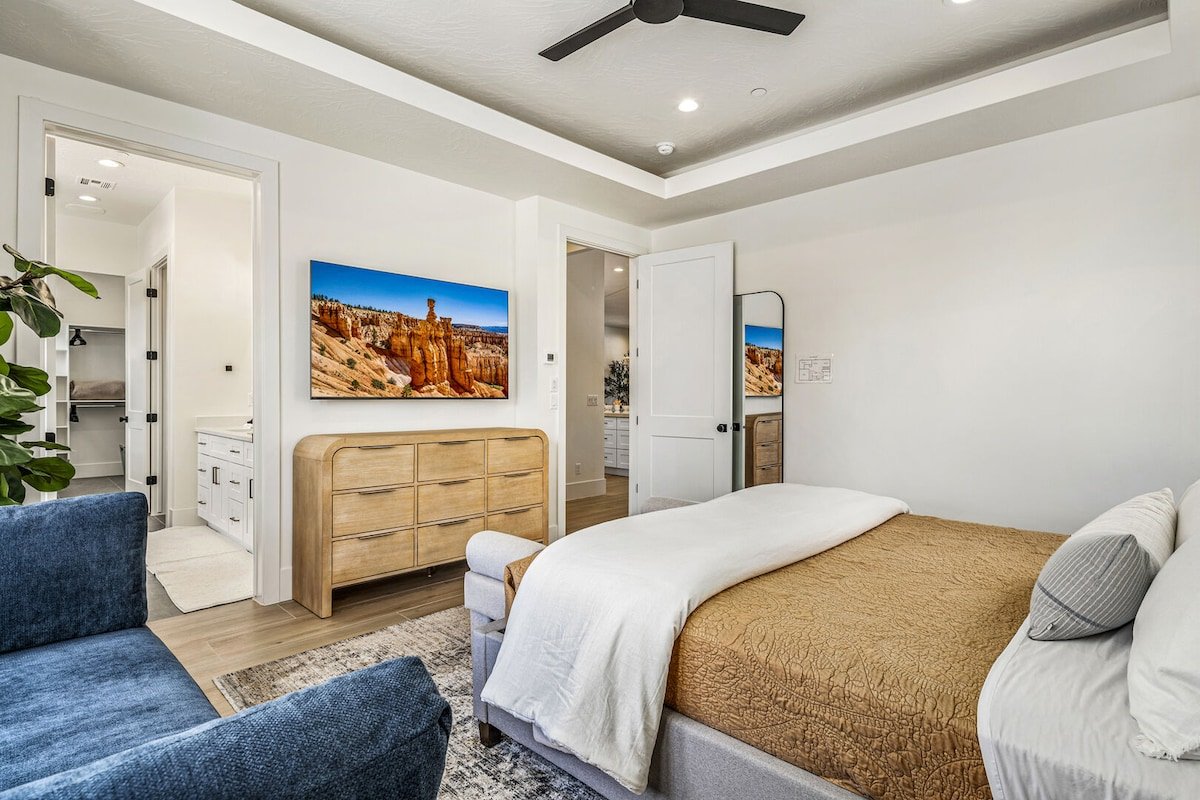 Pecan Valley 5161|Private Pool & Pickleball Court gallery image 3