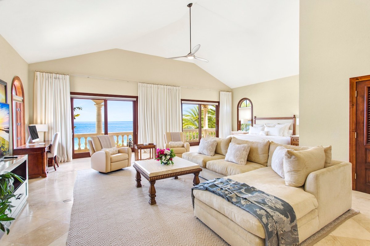 Ultimate Luxury Villas ON THE BEACH gallery image 4