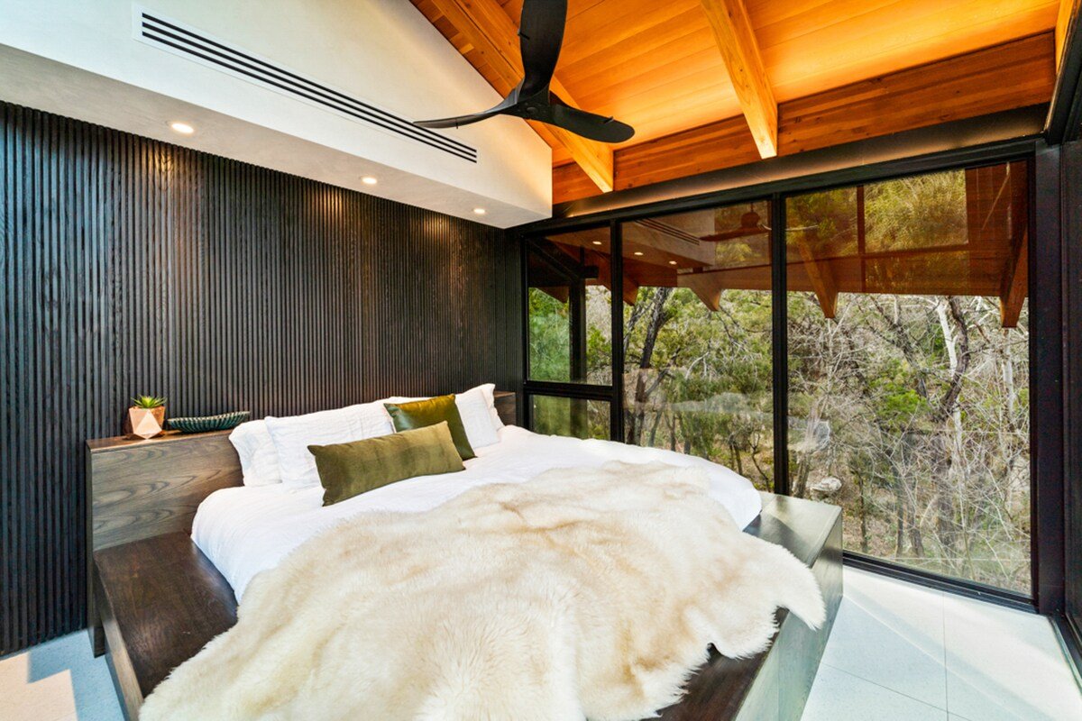 The Falling Leaves gallery image 2