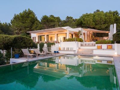 Luxury-Heated Infinity Pool-Retreat-Sunset