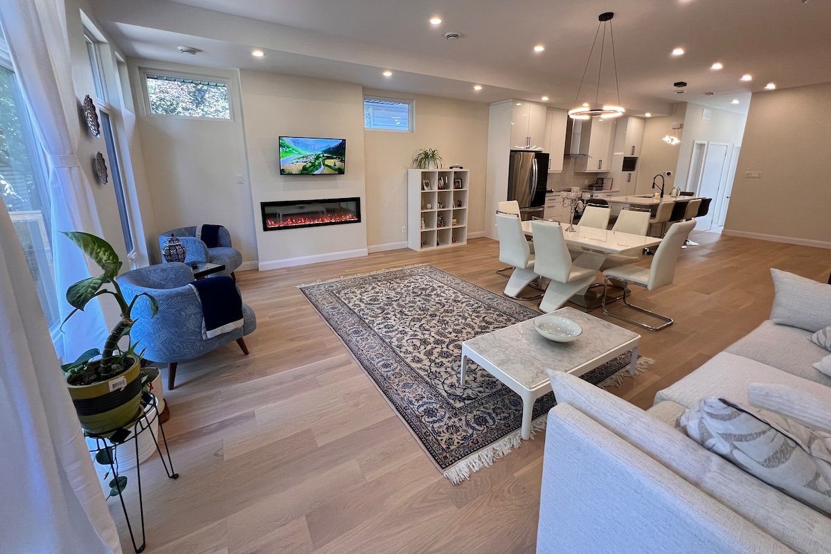 Modern 2023 Home in Ottawa — Sleeps 8 gallery image 3