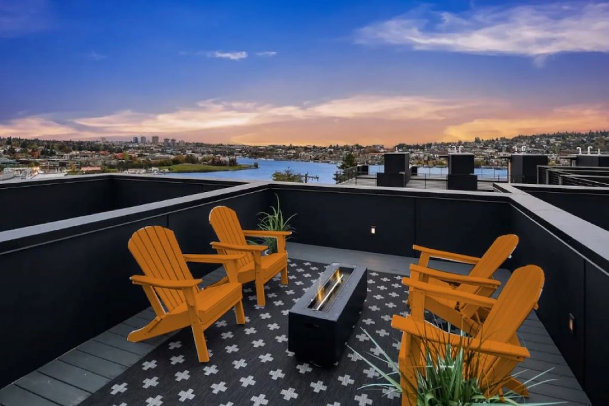 Water View in the Heart of Seattle gallery image 3