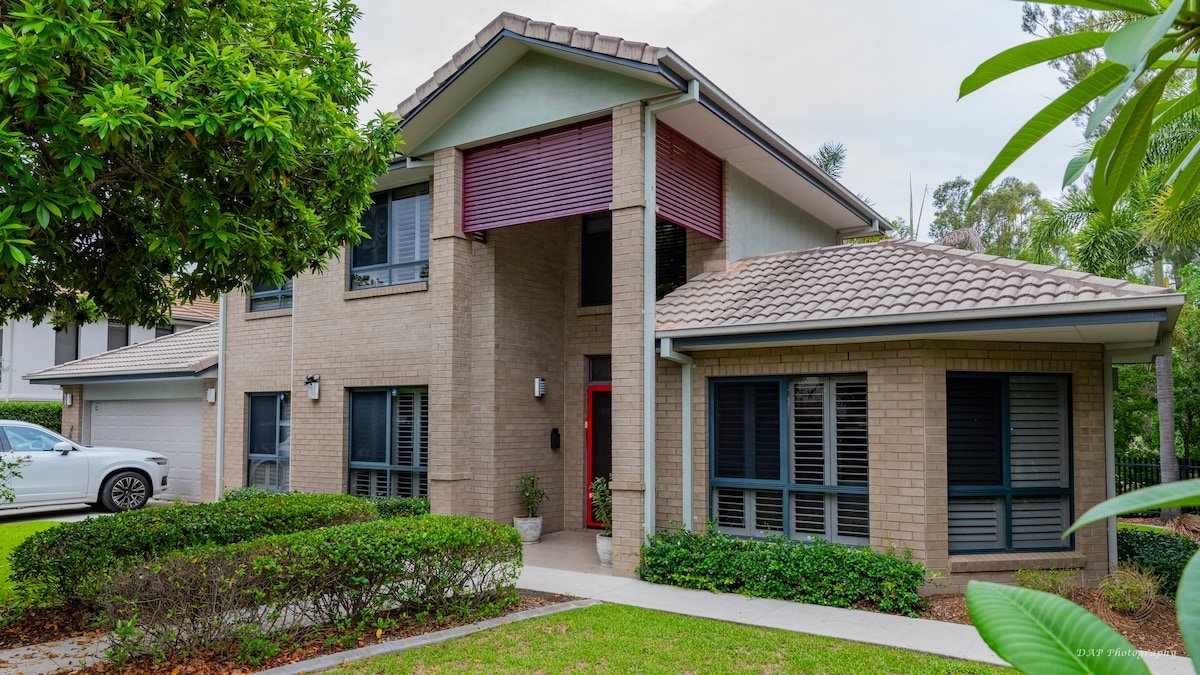 The Cascade- Breathtaking lakeside retreat gallery image 2