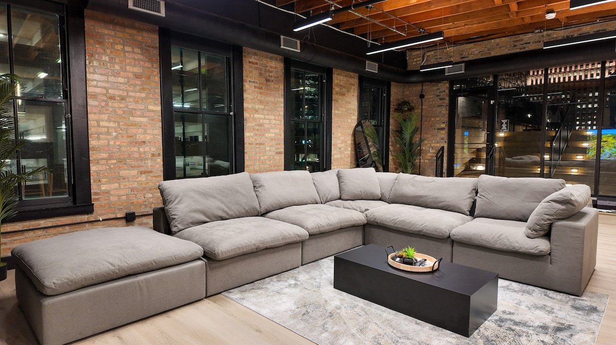 Downtown Penthouse Huge Patio with Great View gallery image 4