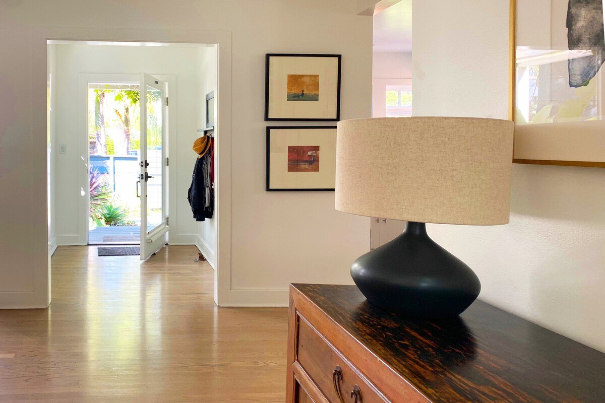 Contemporary and elegant beach home gallery image 4