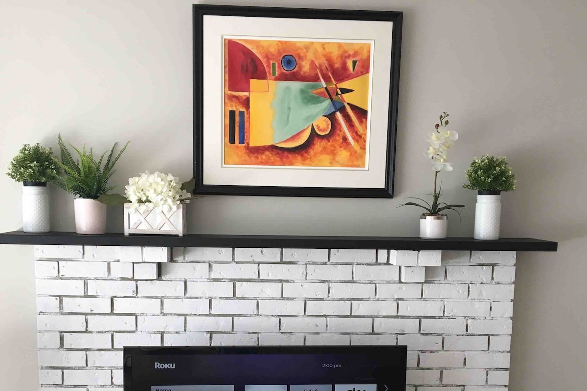 Main St, 10 min to downtown King Ed, 4 BR 2 Bath gallery image 3