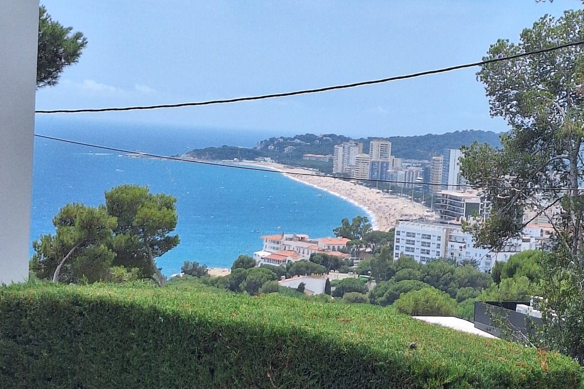 Villa hermosa 450m de la playa. Piscina. BBQ gallery image 2