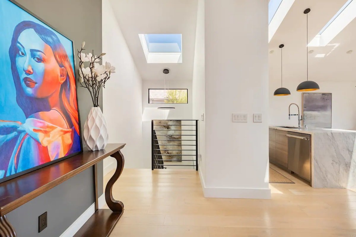 Film-Featured Hilltop 4BR Villa | City View+Nature gallery image 4