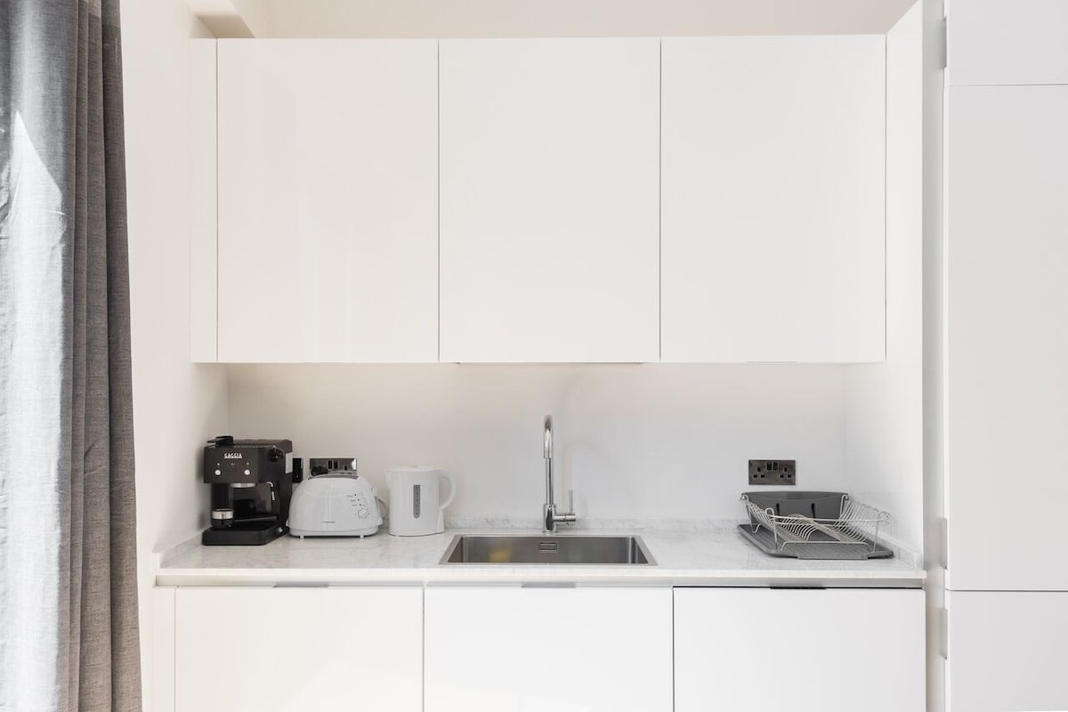 Heart of the Action: 2 bed nearby London Eye gallery image 5