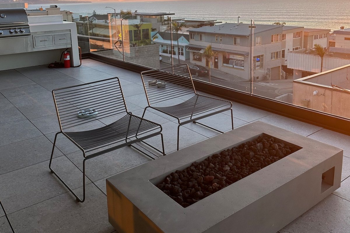 Stunning Luxury Beach House with 180° Views gallery image 3