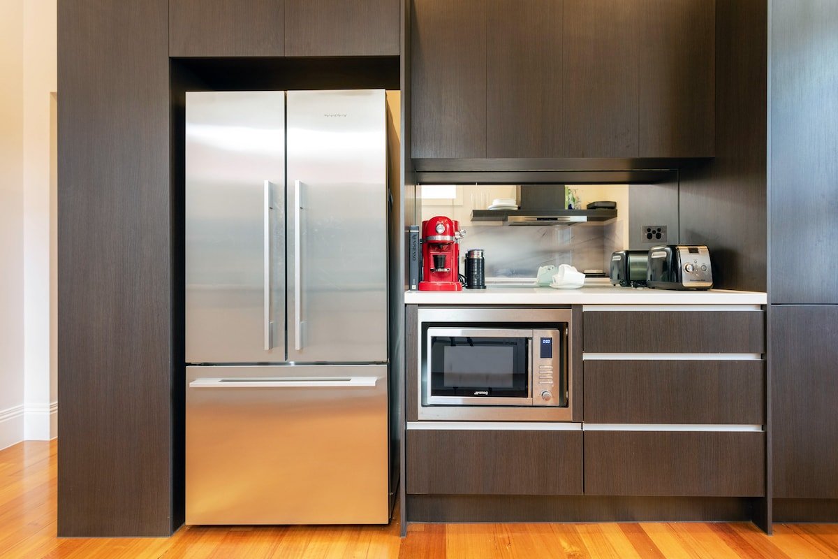 Entire Town House, Carlton, Melbourne CBD gallery image 4