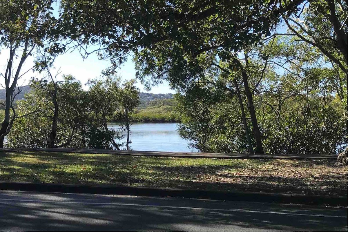 Mango Terrace, 5 minute walk Noosaville River. gallery image 2