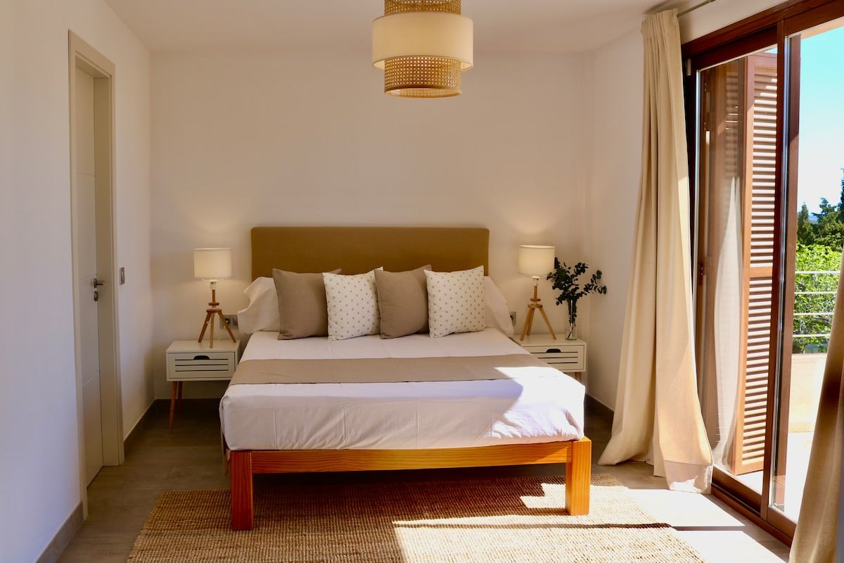 Ca’n Mutxo, vistas increíbles, piscina y barbacoa gallery image 5