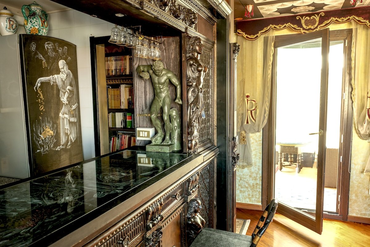 Renaissance & Baroque Apartment with Duomo Views! gallery image 4