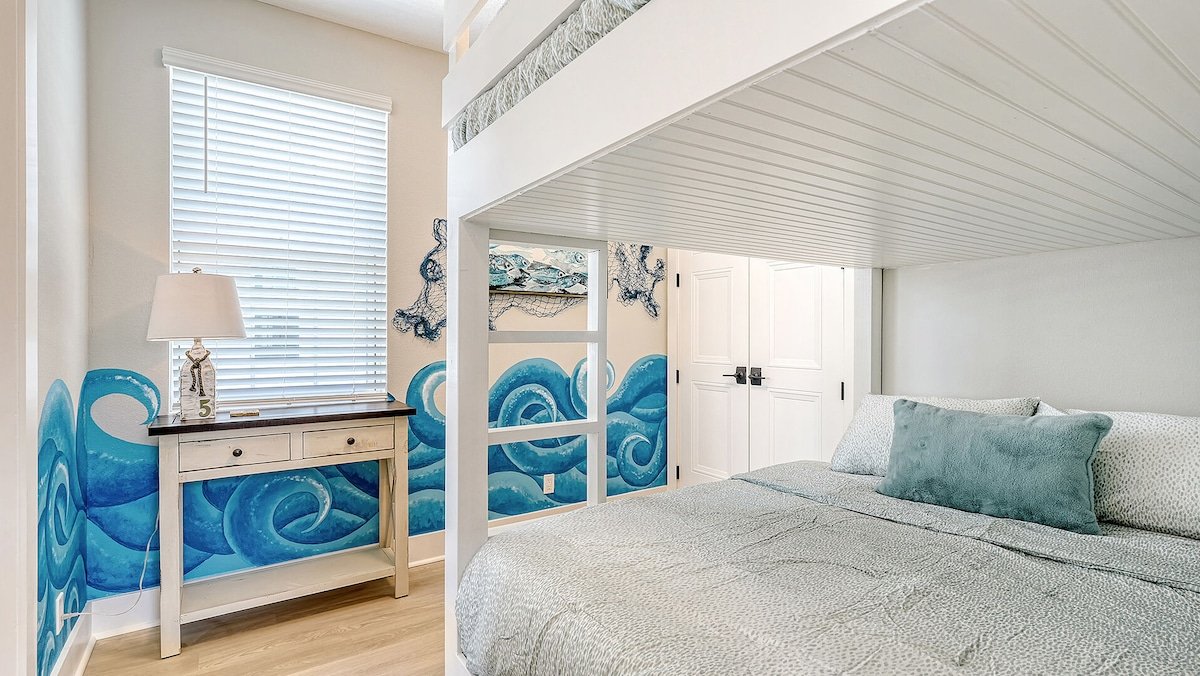 .08 Miles to AMI – Canal Front w/Heated Pool! gallery image 4