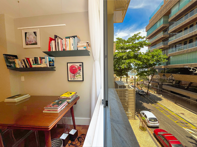 Charming & Stylish 2-Suite Apartment in Leblon