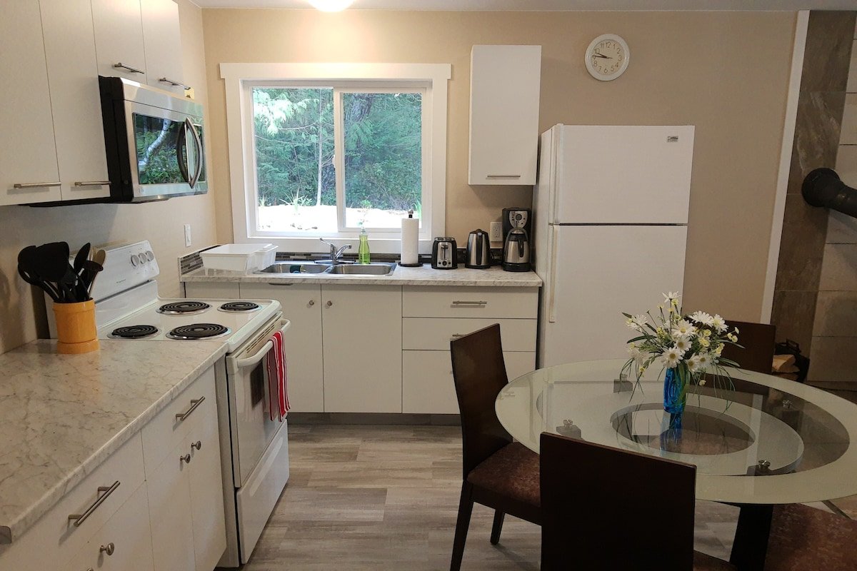 Forest Cove two bedroom 3 beds guest suite gallery image 5