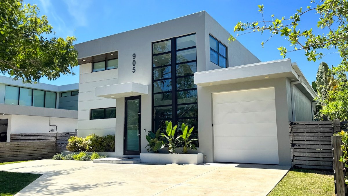 Topo Encanto-Modern Villa, Free Heated Pool & Spa! gallery image 4