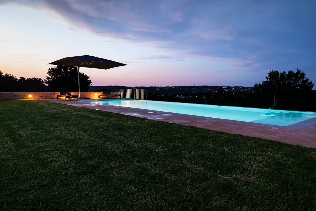 Exclusive authentic Trulli con Piscina gallery image 3