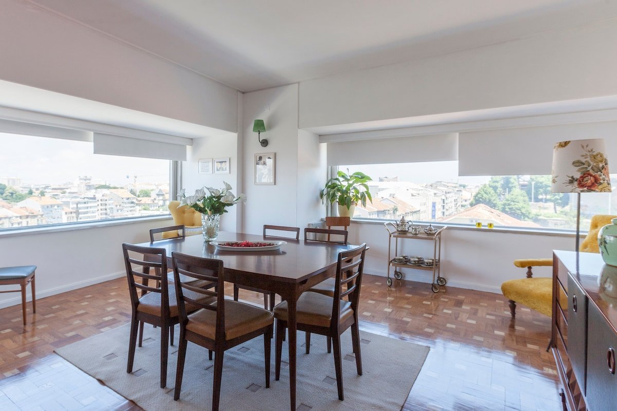 Vintage Apt. 2 / 4 – 12 People – 2 Free Parking gallery image 3