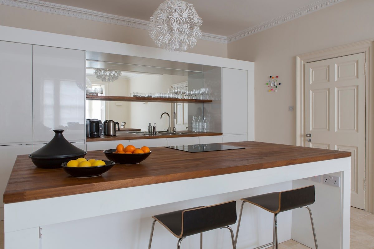 Luxury City Centre Four Bedroom Townhouse gallery image 3