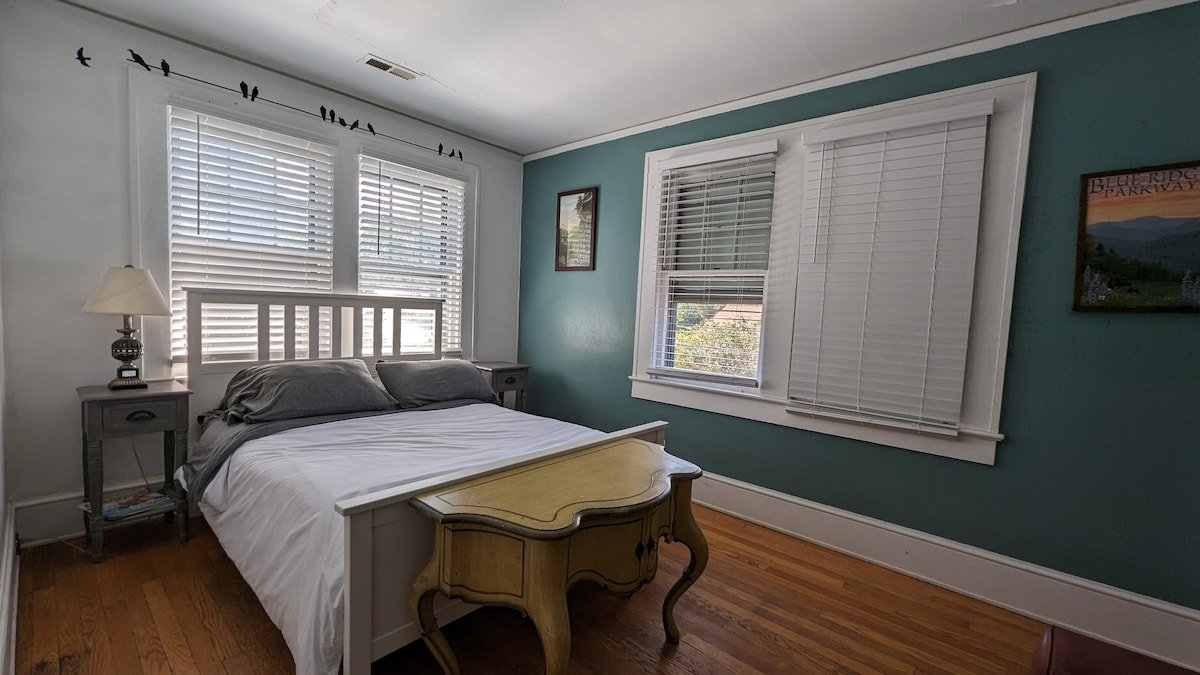 Whole hostel rental in West Asheville gallery image 3