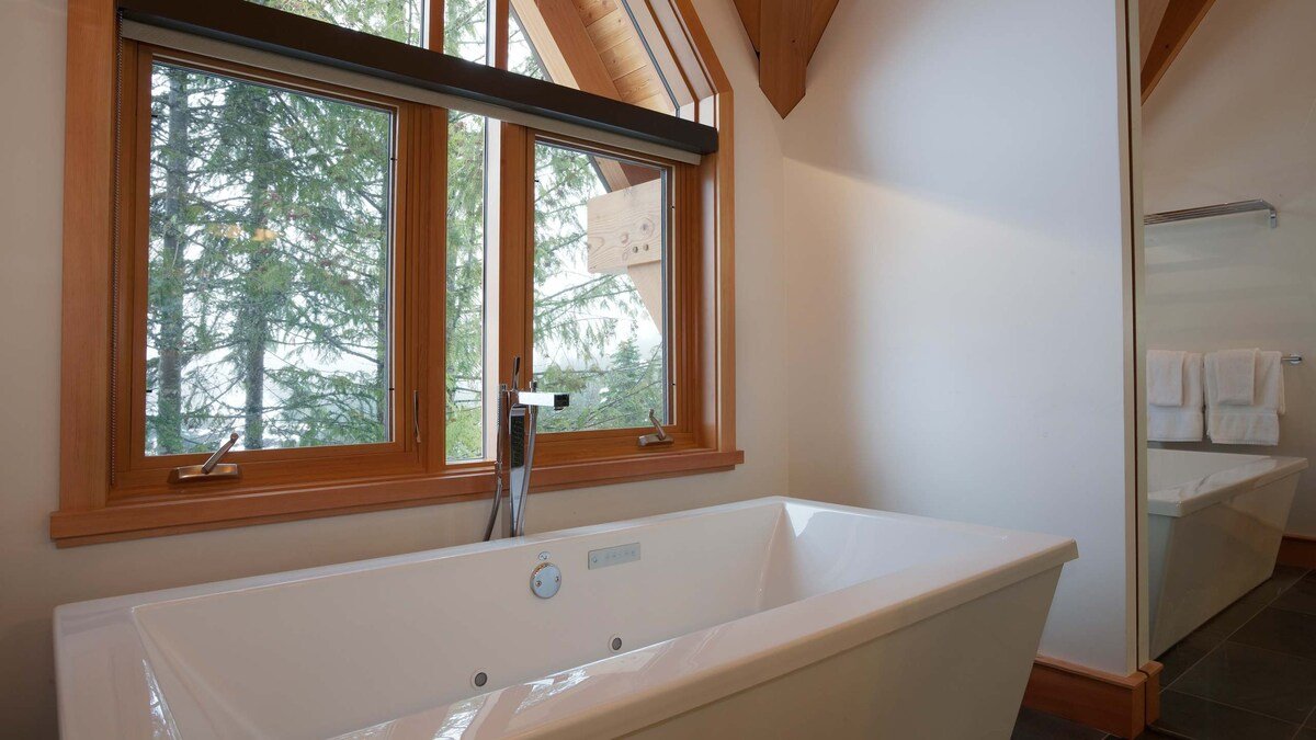 Mountain home w/ ski access & hot tub gallery image 3