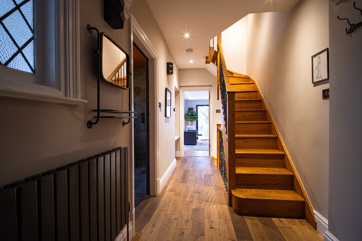 The Ridge London: Luxury Designer Villa with spa gallery image 4