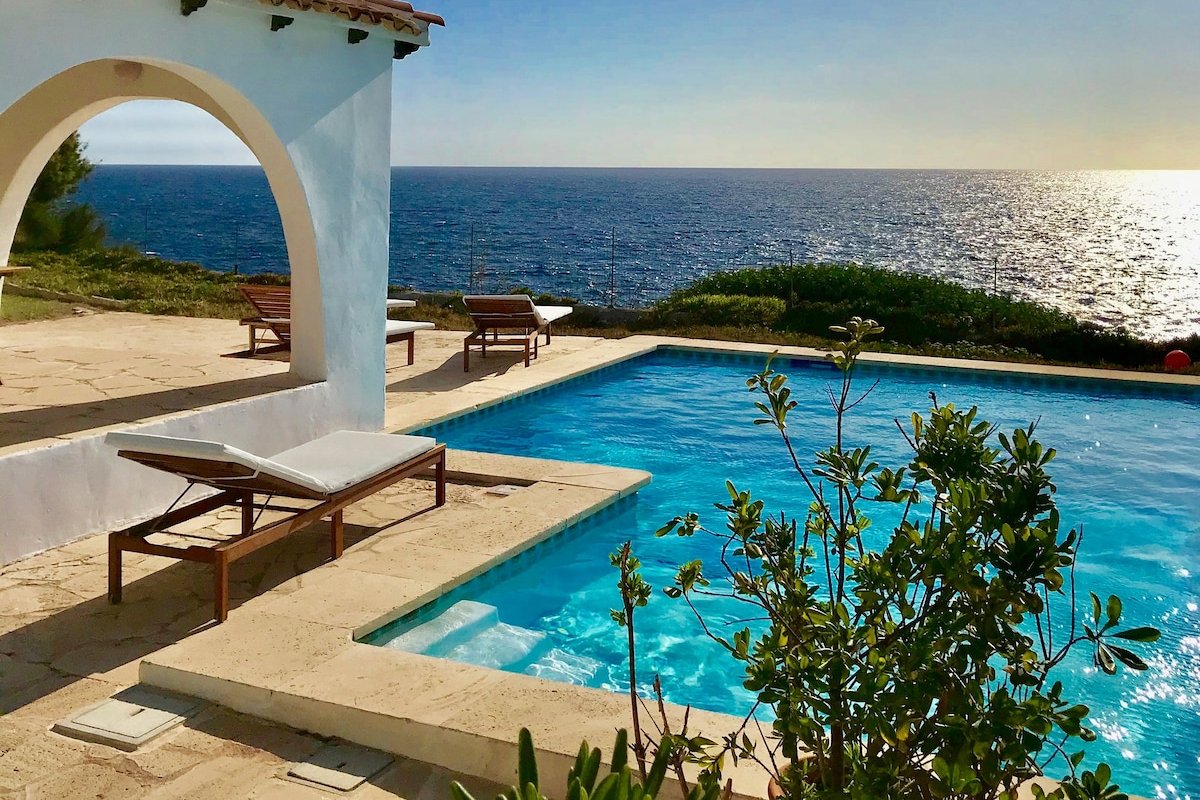 Villa on the seafront with private pool and WIFI gallery image 2