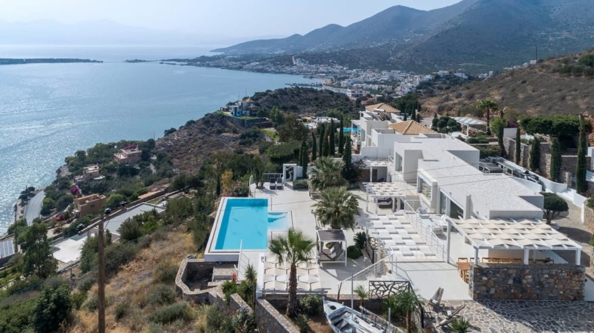 Elunda Bay Great Villa with Infinty Pool & Views gallery image 3