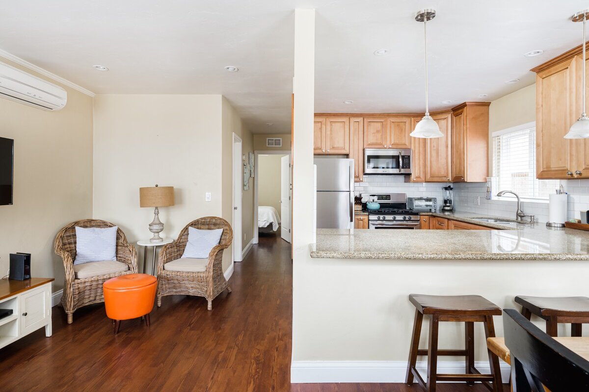 Cozy Combo Cottages! Close to Belmont Park! gallery image 4