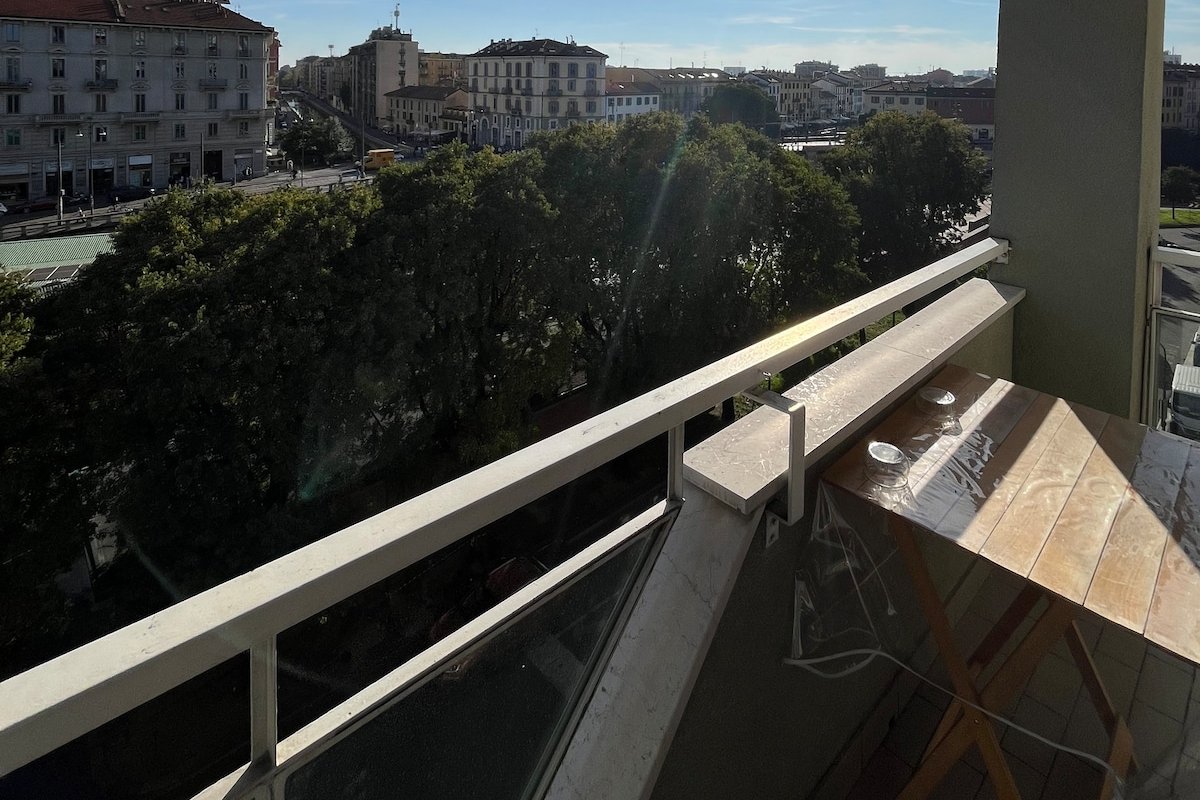 Central and Sunny Apartment – Navigli gallery image 2