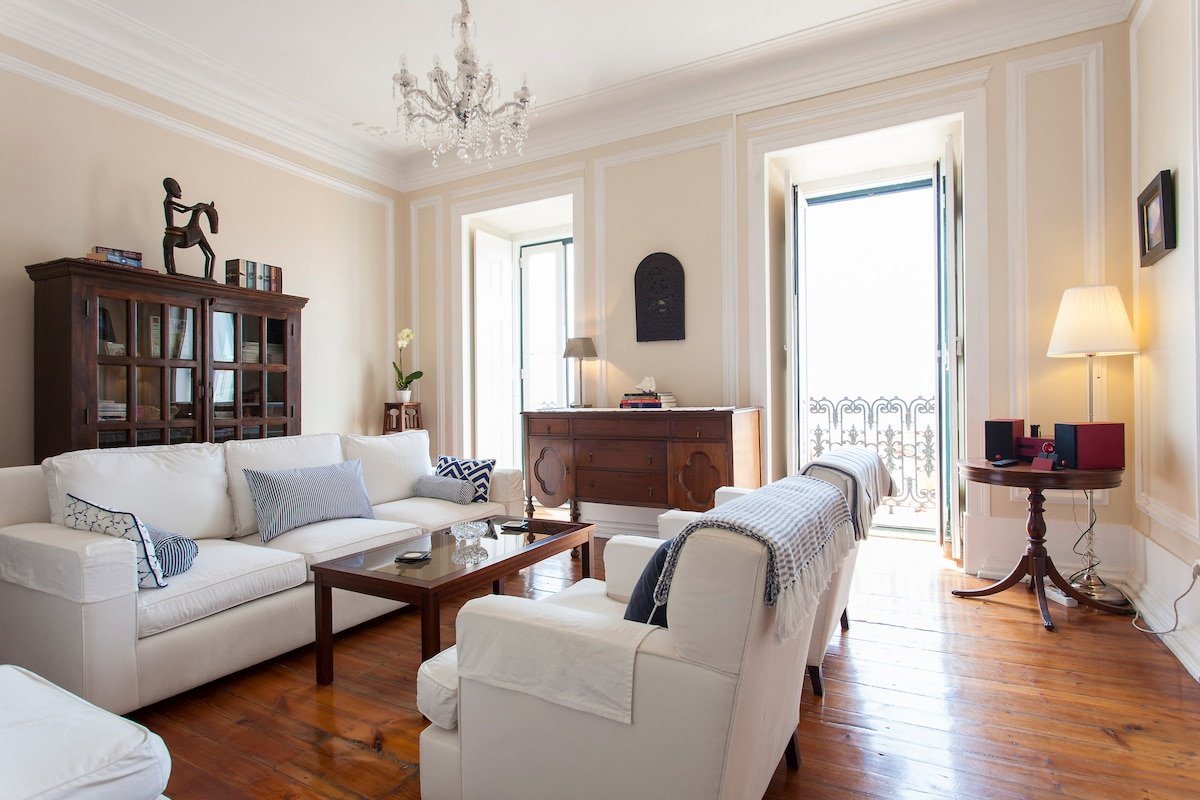 The Ultimate River View Balcony Apartment gallery image 2