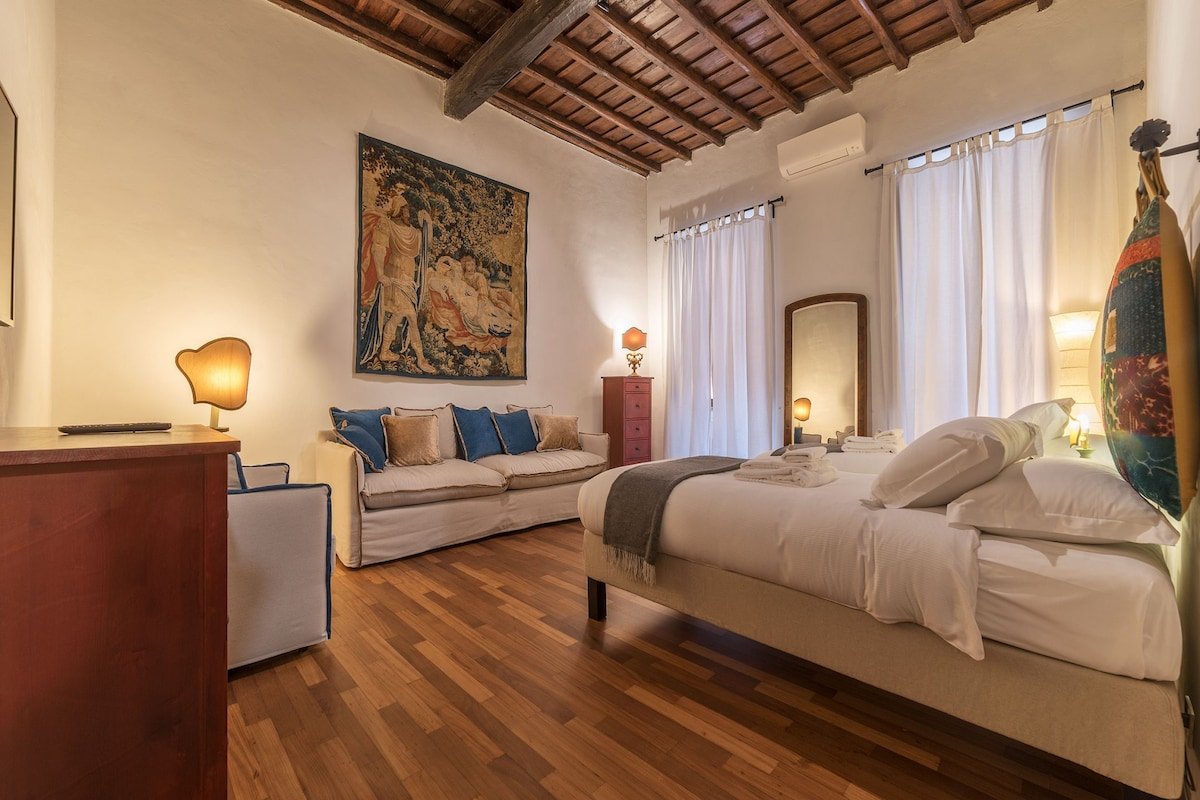 Unique opportunity to live in a Renaissance palace gallery image 3