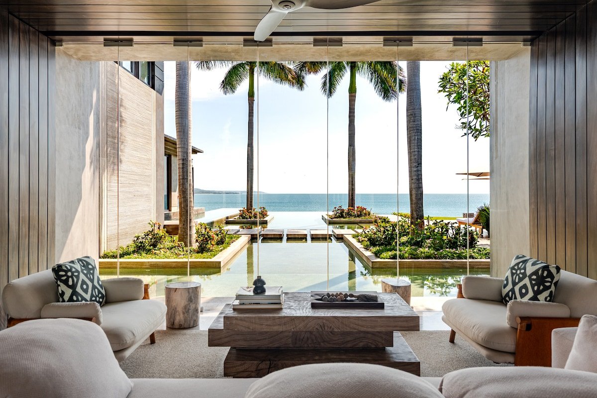 Exclusive Oceanfront Villa | Pool, Jacuzzi & Gym gallery image 2