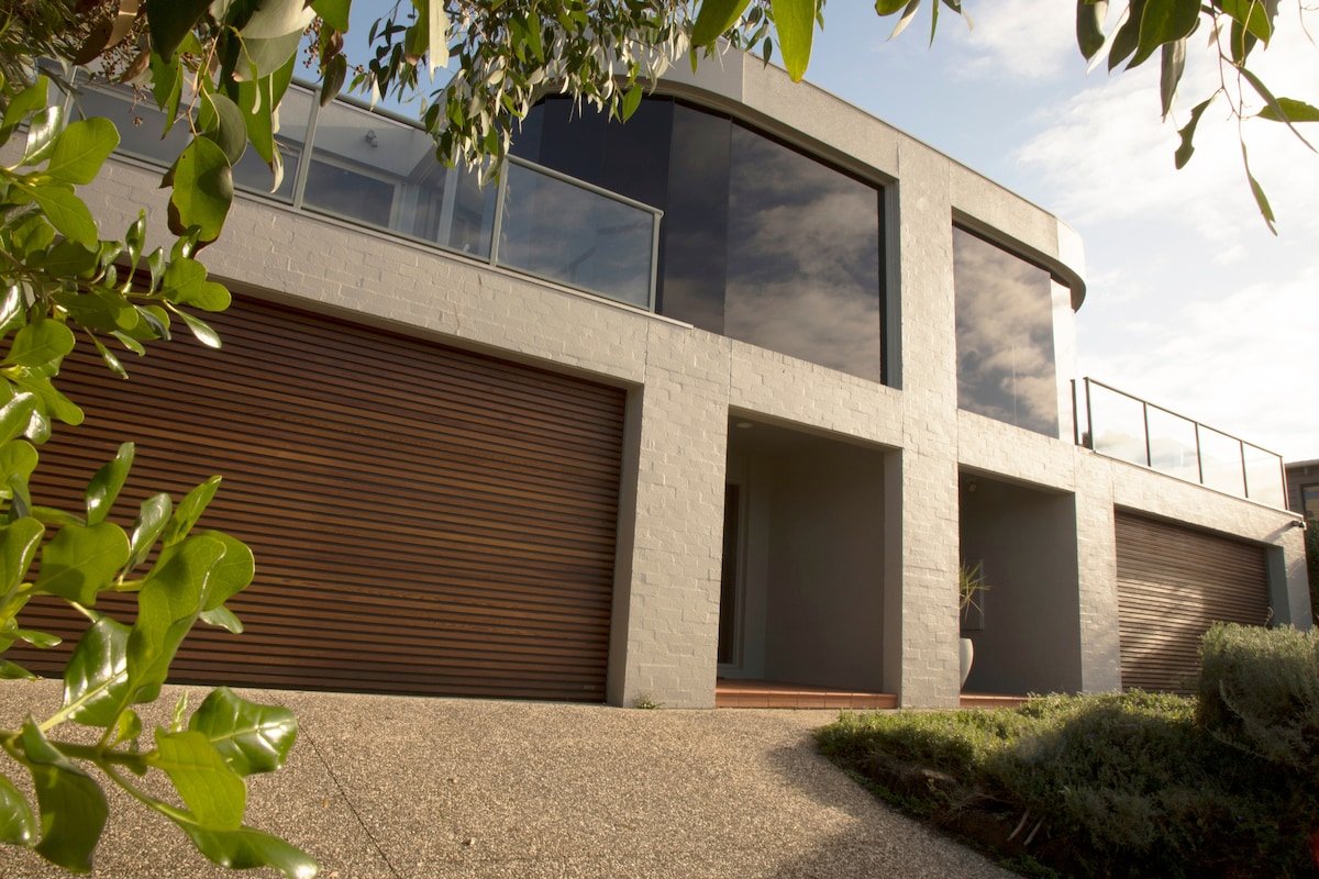 Magic Apartment + Views@83 GREAT OCEAN ROAD Lorne gallery image 2