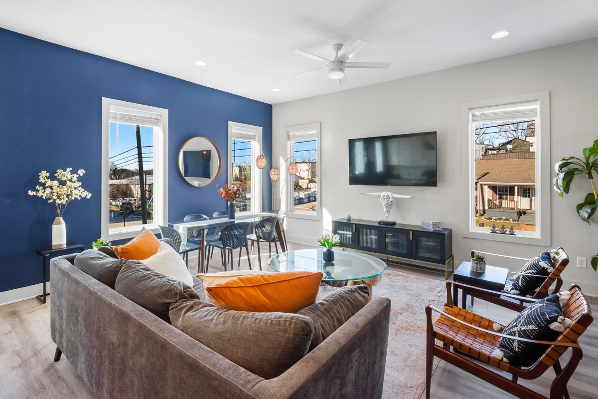 Luxury 3-Bedroom Retreat w Stunning Rooftop Views