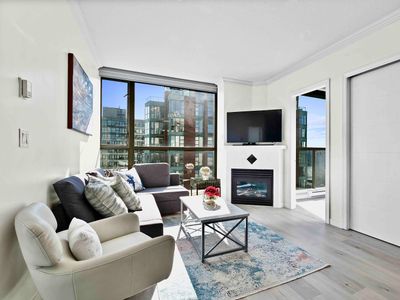 BEAUTIFUL CONDO HEART OF DOWNTOWN +free parking