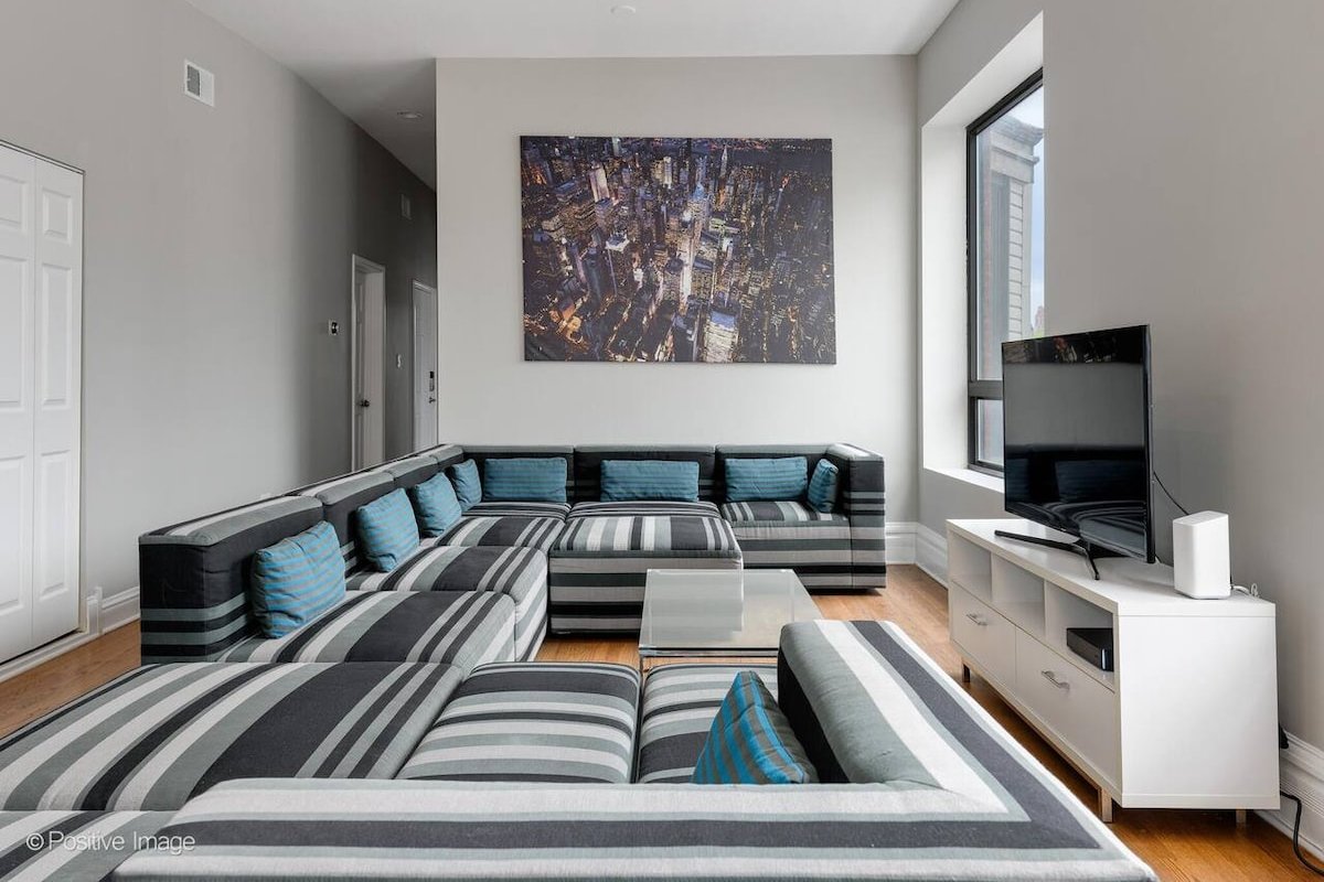 Large 4BR/3BA • Safe Old Town Location • Walk Ever gallery image 5