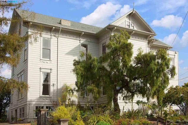 Huge, epic, historic mansion. Easily sleeps 40+. gallery image 2