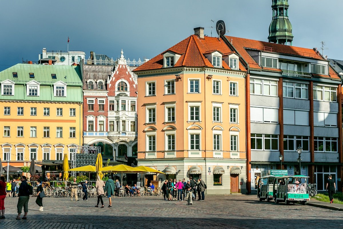 Unique Dome Square House w/ three apartments gallery image 3