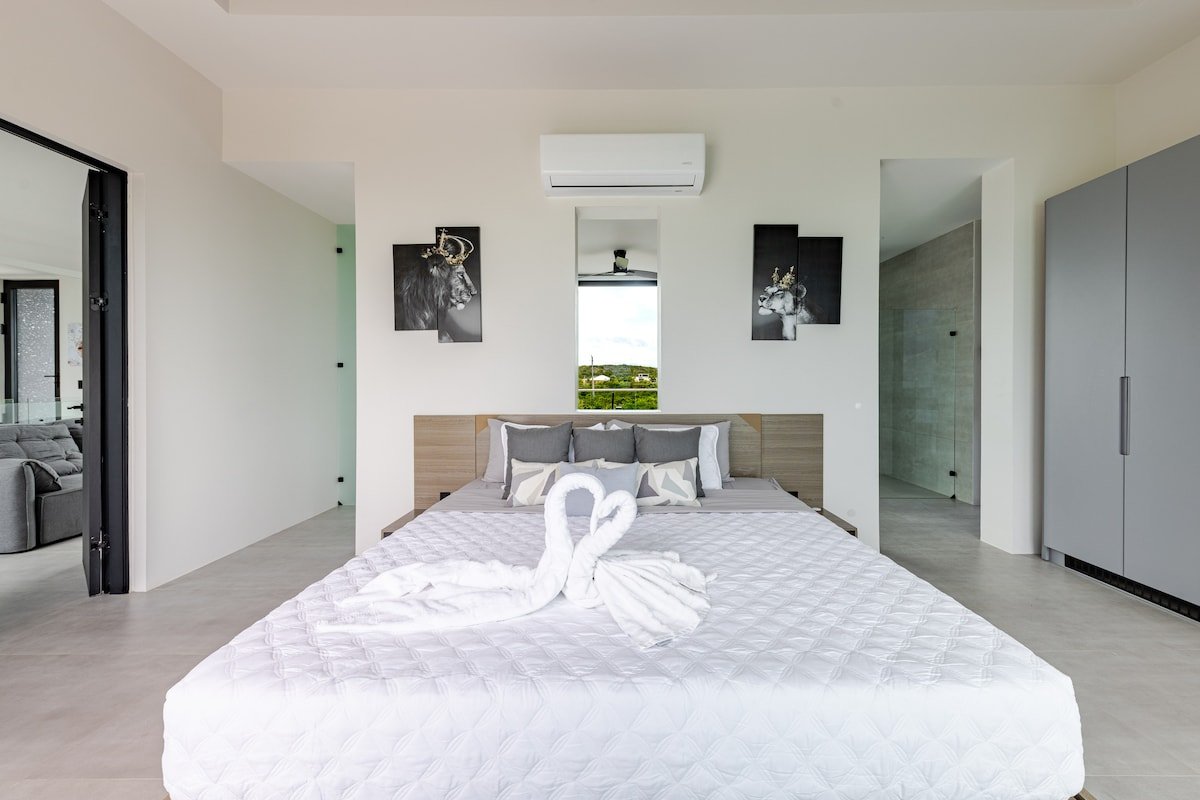 NEW Liquid Beach · 5 beds · 2 Pools + Rooftop gallery image 4