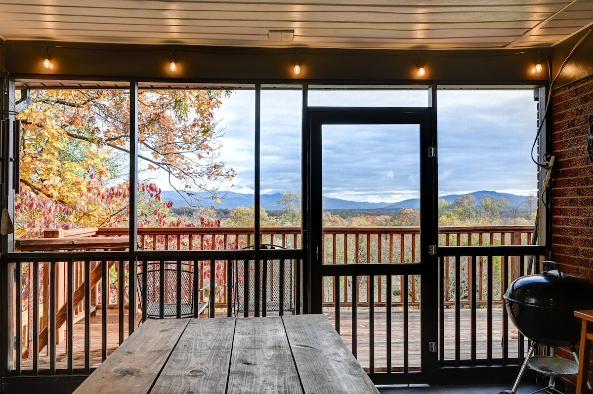 Spectacular Views! Convenient-Fenced Yard-Hot Tub gallery image 4