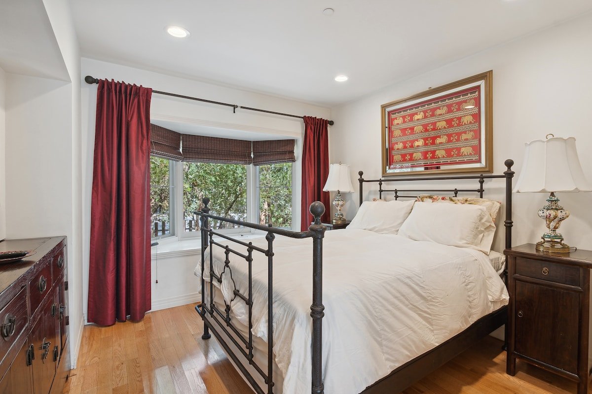 Modern Comfort Retreat 2BD house in Santa Monica gallery image 4