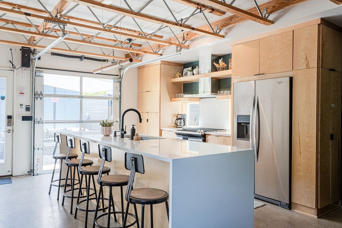 Downtown at Your Doorstep! Modern Luxury Home! gallery image 2